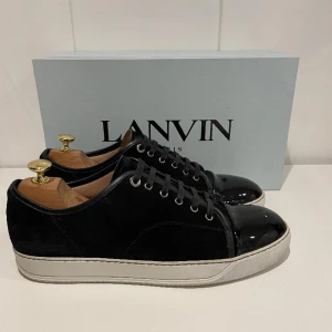 Lanvin skor - Hej! Säljer nu dessa superfina lanvin skor. Skorna är i toppskick 9,5/10. Med skorna medföljer även box. Fri frakt!
