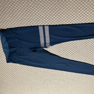 Träningstights Stronger - Träningstights från Stronger. Bra skick.