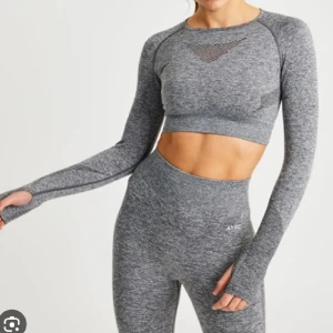 set 🩶 - set från aybl. köpte här på plick med det var för litet för mig, fint skick på båda delarna! 400kr för båda delarna 💖