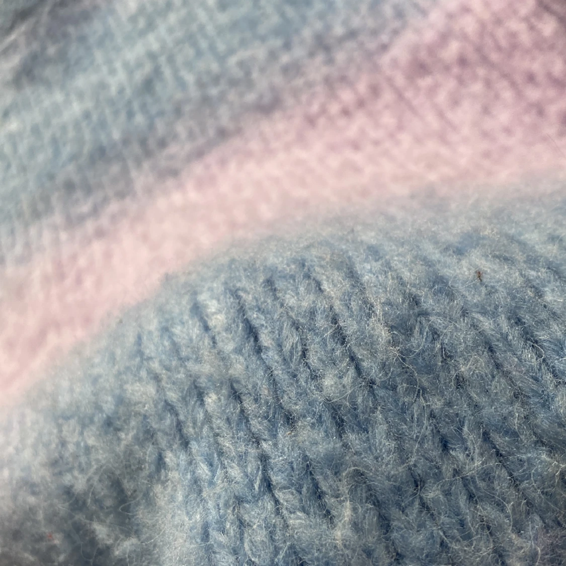 Lila och blå stickad tröja  - 90