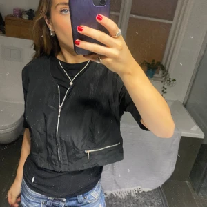 Cool topp - Trekvartsarmad topp som är cool att ha över en tröja eller bara som den är