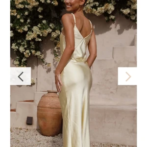 Balklänning - Säljer min nyinköpta balklänning, då jag beställde hem 2 st. Betalde 840 kr för klänningen, 599 kr i tullavgift och 250 kr i frakt därav priset!