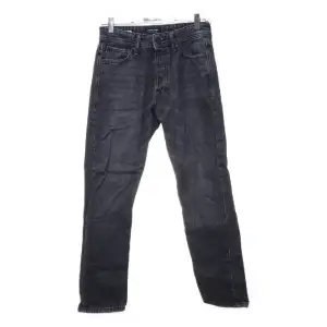Jack & Jones jeans i Stl. 28/30. Säljer då de inte kommer till användning