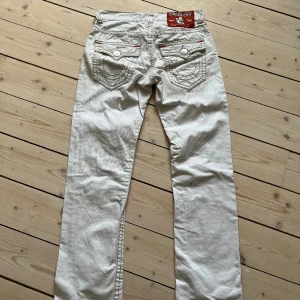 Vita True Religion + Scarf Bundle - Inte använda mycket alls