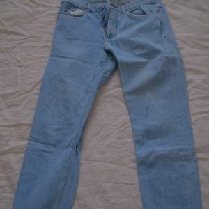 Great condition asket washed denim jeans in light blue and made in Italy. Worn but no signs of wear. Measurements on request :)