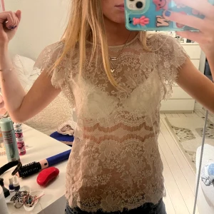 Spets topp  - Super söt spets topp från Day