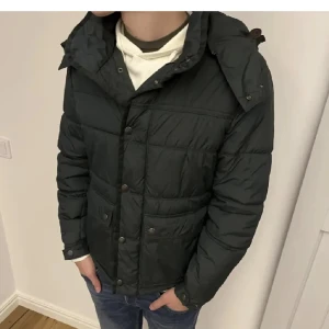 Massimo Dutti Jacka - Massimo Dutti jacka i mycket fint skick. Sitter som en storlek S-M. Hör av er vid fler frågor! 