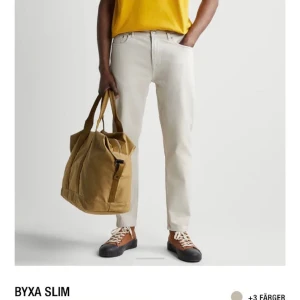 Zara Byxa - Helt ny byxa från zara. Säljer för att den aldrig har använts. Storlek 38 Slim fit. Skick 10/10. Aldrig använd. Köpt för 400. Bud startar på 200. Pris kan diskuteras. För mer info/bilder skicka dm.