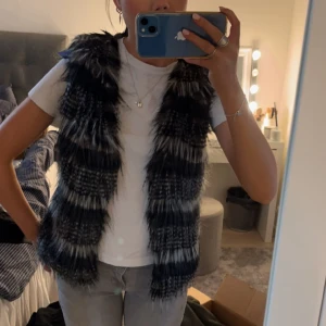 Pälsväst - Pälsväst som jag älskar men har tröttnat på😭❤️ 