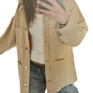Jeansjacka  - Beige jacka från Monki med jeans material🌟🌟 perfekt nu till hösten
