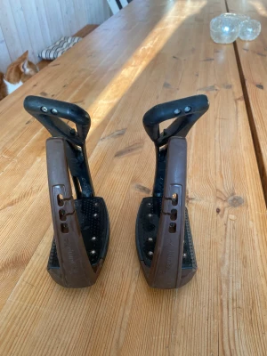 FREEJUMP SOFT UP PRO - Säljer nu mina freejump soft up PRO. Brun/svarta. Nypris 2500 mitt pris 700 eller bud