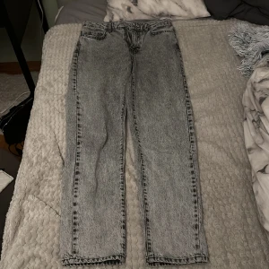Jeans - Gina Tricot - Jeans från Gina Tricot.  Knappt använda , väldigt fint skick. 