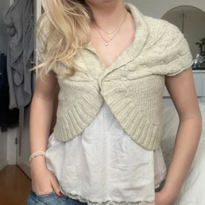 Stickad bolero  - Söt stickad bolero!