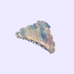 hårklämma  - jättefin hårklämma köpt på sostrerne grene, aldrig använd💜🦋🌀🪁