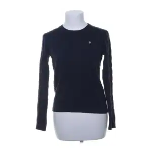 En pullover tröja från Morris Lady.  ordinarie pris ca 1500kr💕 Den är i ett mycket bra skick. Mörkblå/marinblå😊 priset är förhandlingsbart och det är bara att aktiva pv för mått!😊💕