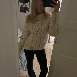 Stickad tröja - Så fin och mysig stickad tröja från zara storlek M