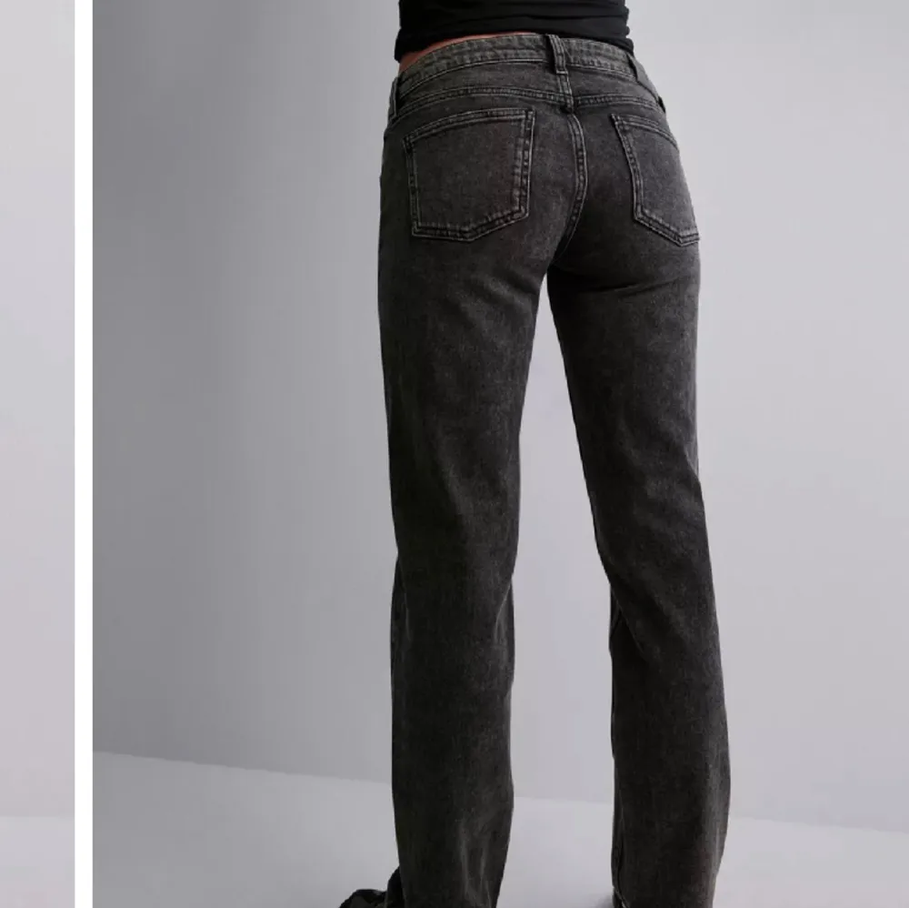 Lågmidjade jeans från Nelly i storlek 38. Använda en gång!❤️nypris 599❤️. Jeans & Byxor.