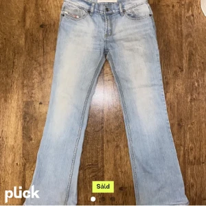 Lågmidjade jeans - Säljer dessa lågmidjade jeans jag köpte på Plick då dom inte passa mig❤️