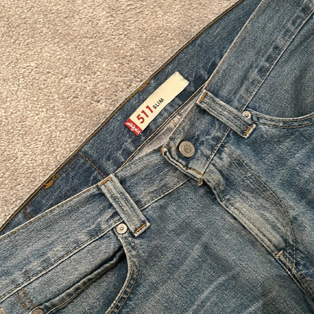 super snygga lågmidjade levis jeans . Jeans & Byxor.