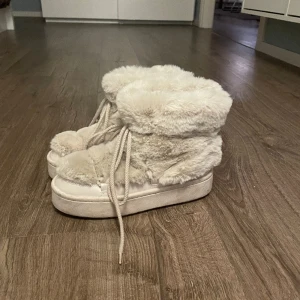 Hm skor - Fina populära skor från hm, använda enstaka gång och i bra skick!💞