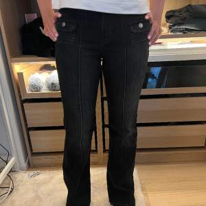 Slutsålda jeans från hm i storlek 32, köp för 350kr