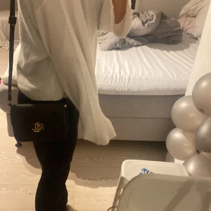 Ralph Lauren väska  - Säljer min älskade Ralph Lauren väska då jag behvöer pengar. Fick för ett tag sen  och knappt använd 💕