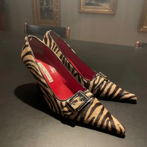 Klackar Luciano Padovan - Supersnygga klackar från Luciano Padovan. Säljer eftersom de tyvärr är för stora för mig.