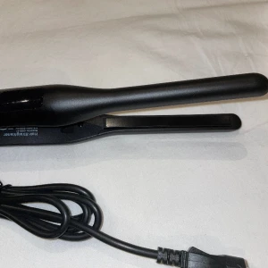 Plattång  - Dahlbergs scandinavia slim straightener  Har aldrig använt den så är den är helt ny Ny pris 449kr Kan även skicka den 