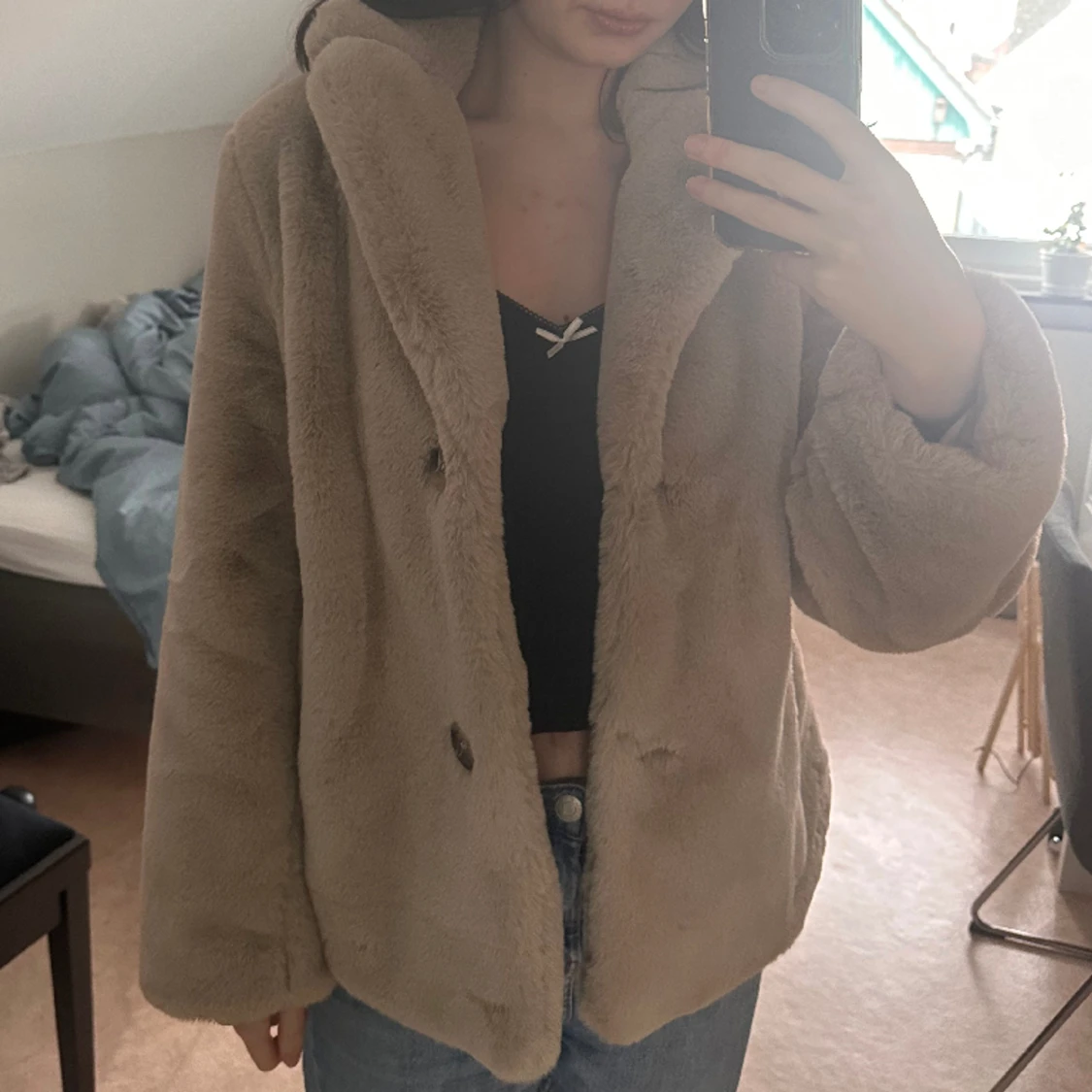 Fluggig fejk-pälsjacka