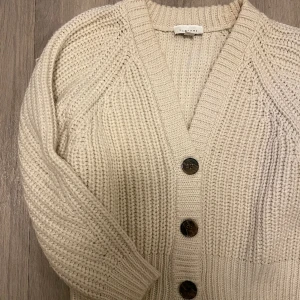 Stickad kofta - Använd fåtal gånger! 