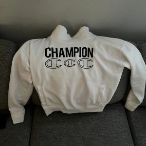 Champion  - XS, saknas snöre runt kragen, använd i gott skick 