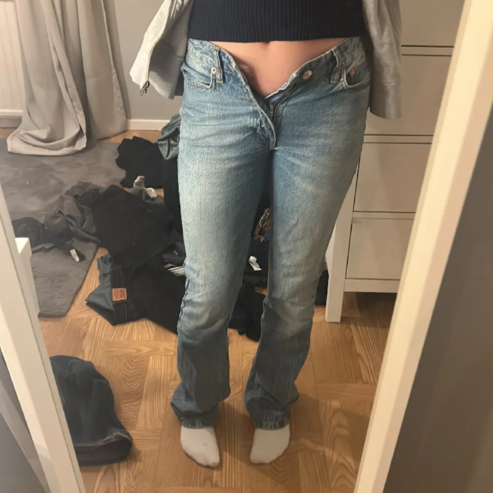 Säljer pga försmå för mig, nyskick och midwaist🩵. Jeans & Byxor.