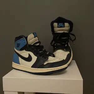 Nike jordan air, dessa är i väldigt bra kvalite, lite creesade men väldigt snygga. Väldigt lika originalet 