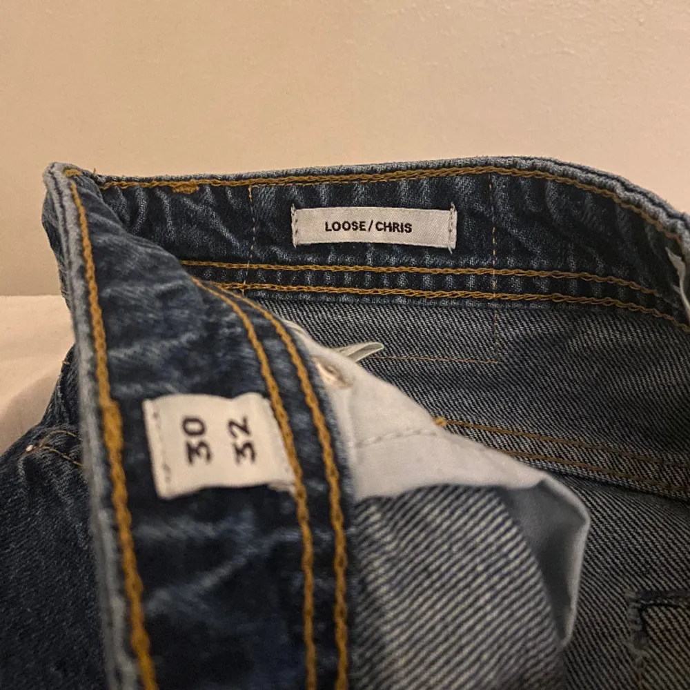Ett par sköna mörkblå Jack and Jones jeans i storlek W30 L32. Använd endast en gång, perfekt skickt. Hör av er om ni har frågor✅🤝. Jeans & Byxor.