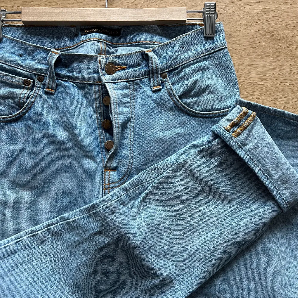 Pangsnygga unisex nudie jeans 🌻 be gärna om mått för att se till att de passar dig ❣️. Jeans & Byxor.