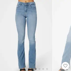 Säljer mina jätte fina jeans andvända en gång skriv för fler bilder 