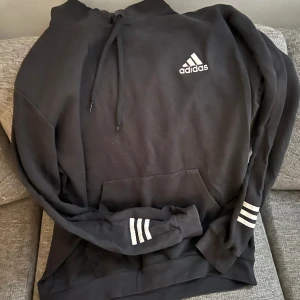 Adidas hoodie - XL, Använd fåtal gånger, mycket gott skick 