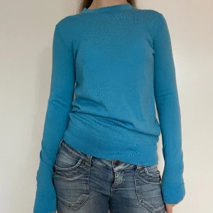 Stickad tröja - Säljer denna superfina turkosa stickade tröjan då den inte kommer till användning🩷