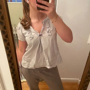 Odd molly blus - Fin odd molly blus som ej kommer till användning. Står ej storlek men passar xs, s eller m. 100kr exklusive frakt💕