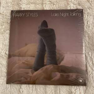 Harry Styles late night talking skiva. skivan är oanvänd och i nyskick. 