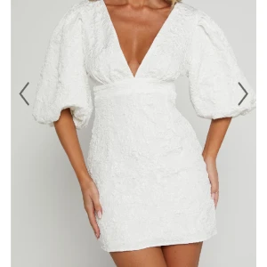 SÖKER!!! - Söker denna student klänning i storlek 34/36!!! 