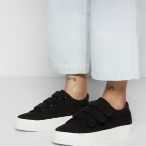 Even&Odd skor  - Säljer mina Even&Odd skor, storlek 37. Använda fåtal gånger så dem är i bra skick. Skriv för fler bilder.