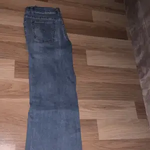 Svarta Levis jeans stuprör tight modell ste 25/30  Modell mile high 