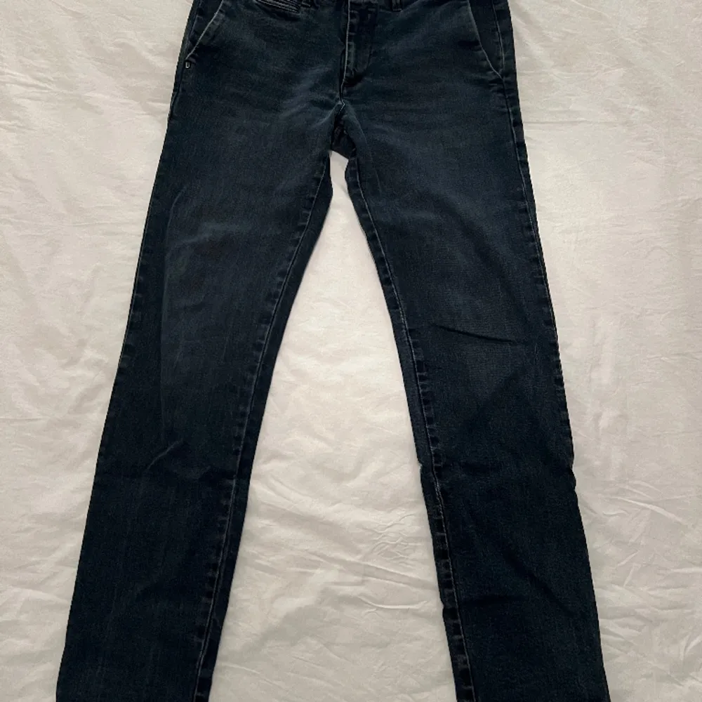 Riktigt snygga jeans men en skön passform! Skriv för mer information🔥. Jeans & Byxor.