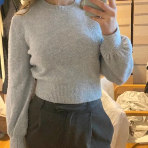 Stickad tröja  - Stickad tröja från and other stories. Storlek XS men passar även S. 