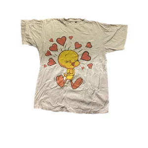 T-shirt  - Stor mysig t-shirt i storlek 4XL den är lite skrynklig på bilden annars inget fel på den💕