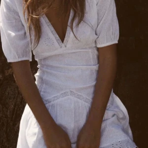 Zara kläning  - Säljer dena Sara kläning i stolek S endast använd 1ggr💖säljer direkt för 600kr, lånad bild💗💗