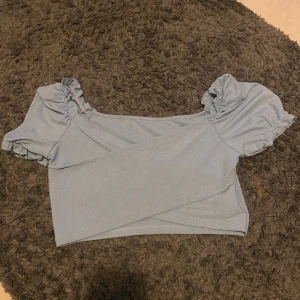 Topp  - Topp från shein, liten i storleken skulle säga S. För fler bilder skicka till mig 😊