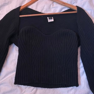 Stickat set - Det stickade setet från Shein i storlek S. Bara använd någon gång, så jättebra skick. Frakten ingår i priset✨