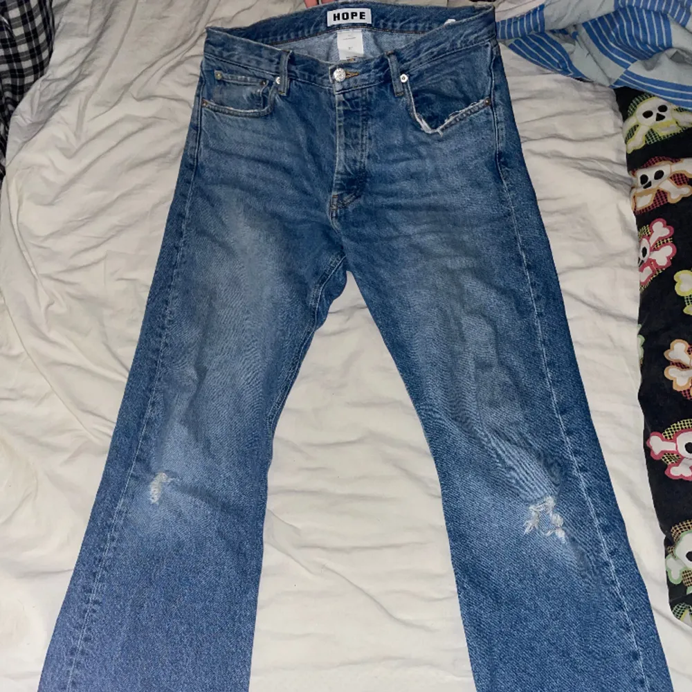 Jeans från hope, jag är 185 och dom passar mig perfekt. Köpta för 1500kr.. Jeans & Byxor.